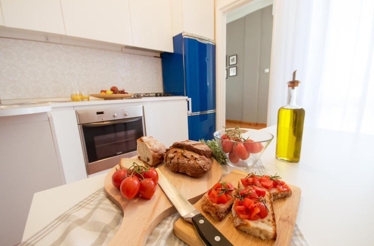 Stylish, modern, just renovated large apartment Viareggio Exteriör bild