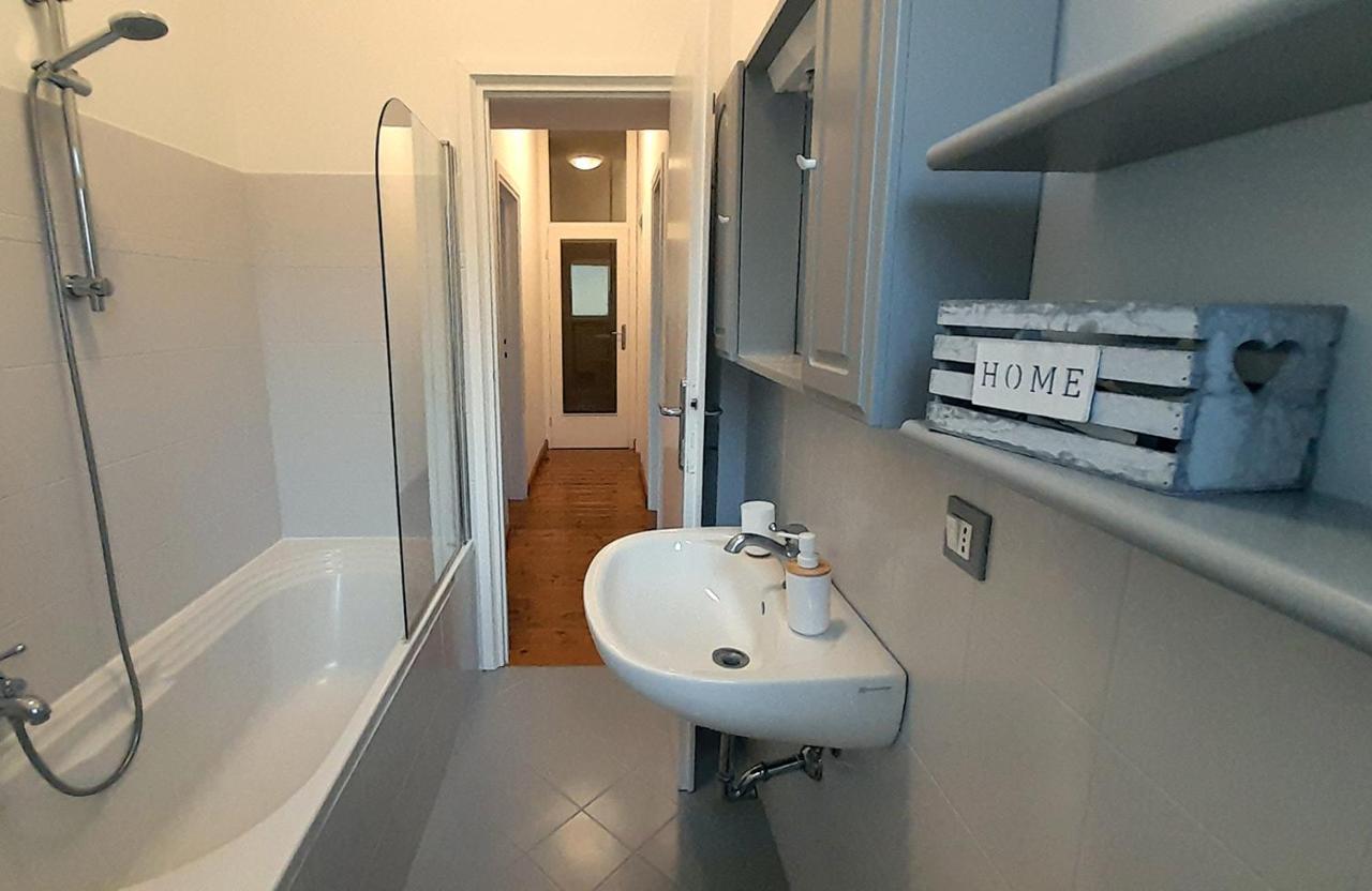Stylish, modern, just renovated large apartment Viareggio Exteriör bild